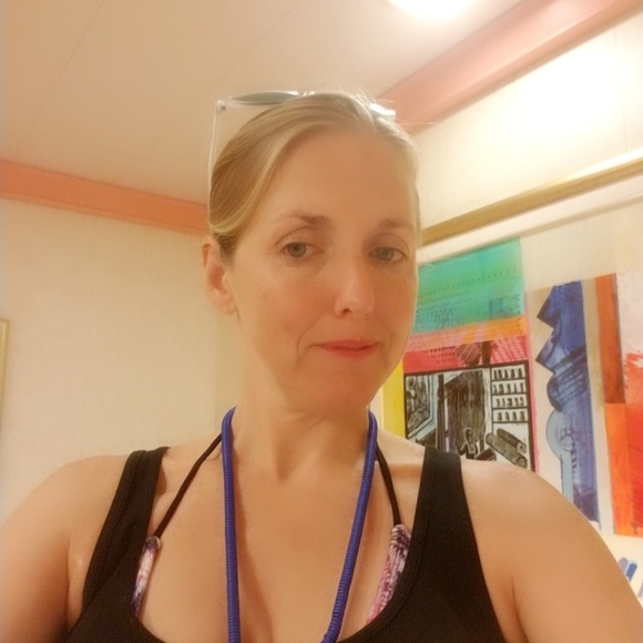 Meet your Posher, Jennifer - Picture 1 of 1